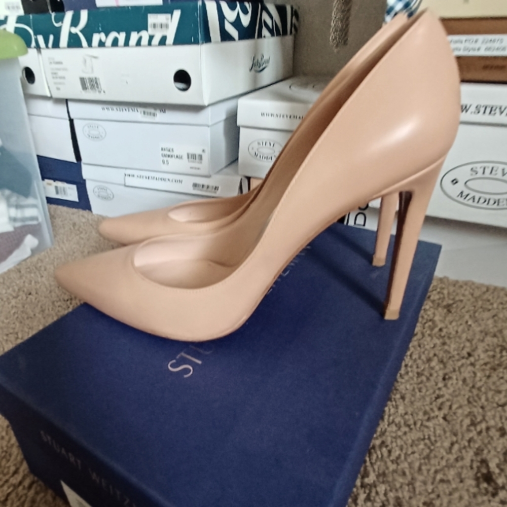 STUART WEITZMAN NUDES